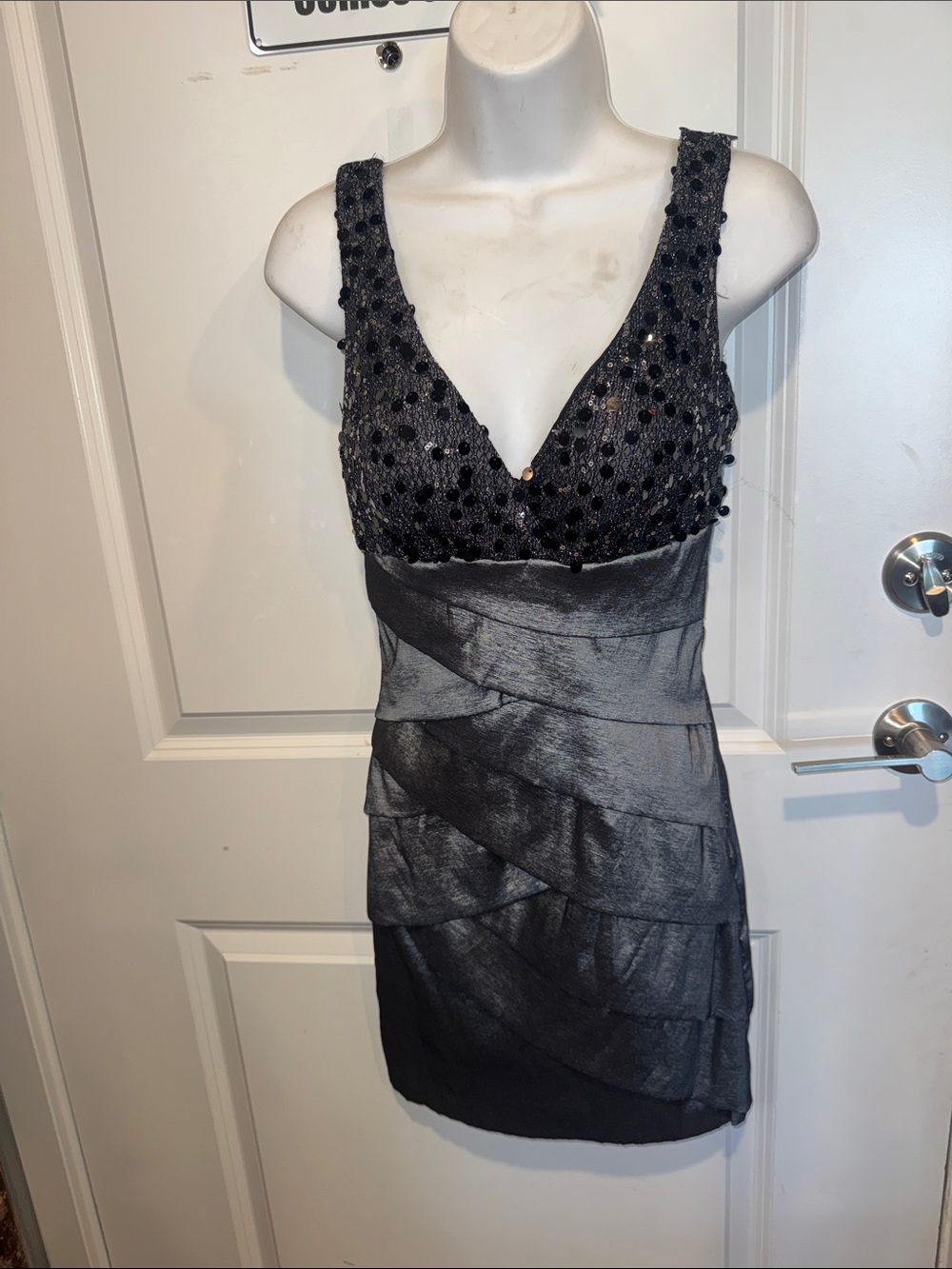 Betsy & Adam Black Sleeveless Beaded V-Neck Mini Dress